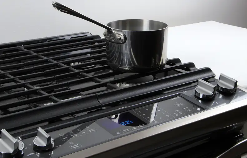 The front right burner proved particularly adept at boiling water in no time.