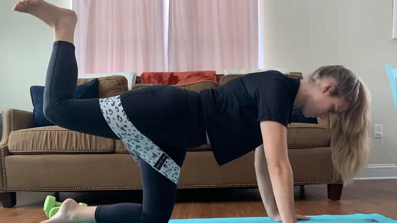 woman using booty band