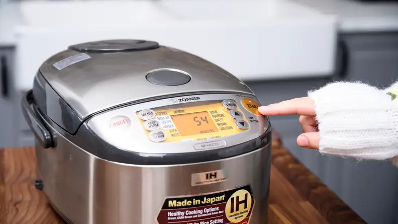 The display screen on a Zojirushi rice cooker.