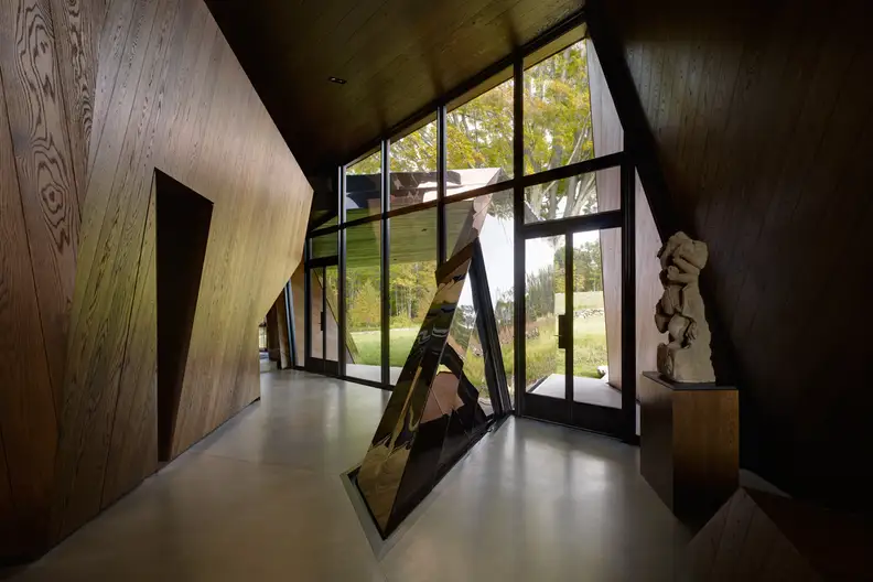18.36.54 house, Connecticut, interior. [Photo: Marc Lins]