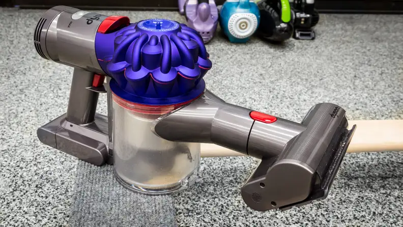 Dyson V7