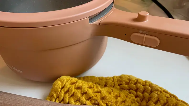Perfect Power Pot handle close-up.