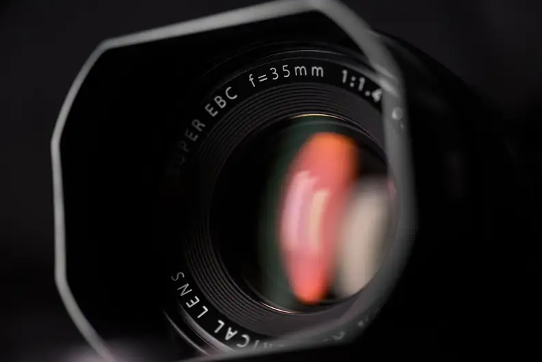 The square lens hood is a sexy, stylish, Leica-esque bonus.