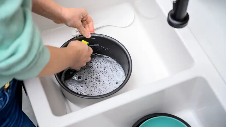 Rinse the rice cooker inner pan under water after it cools.