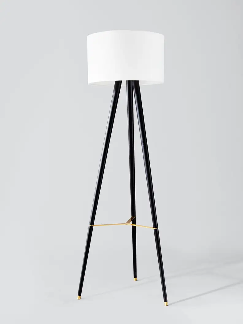 A tripod lamp