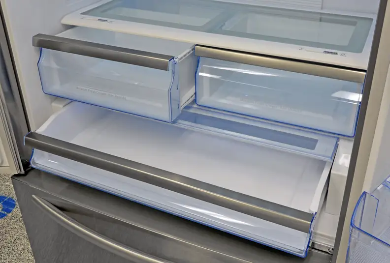 All the drawers in the Hisense RF20N6ASE look fine, but had a habit of swiveling off track when we went to shut them.