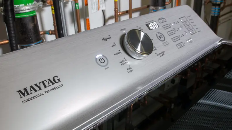 The control panel of the Maytag MVWB865GC is clear and easy to use