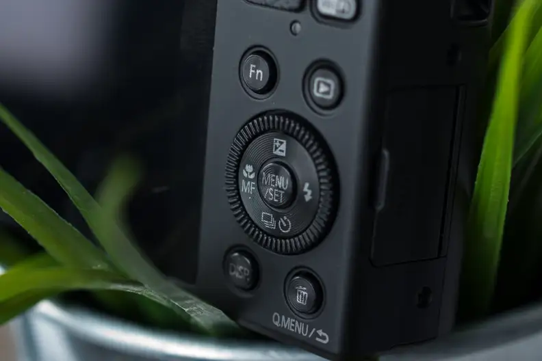 A picture of the Panasonic Lumix ZS40's rear controls.