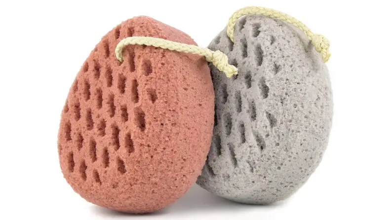 Two BAIMEI red and gray sponges next to each other