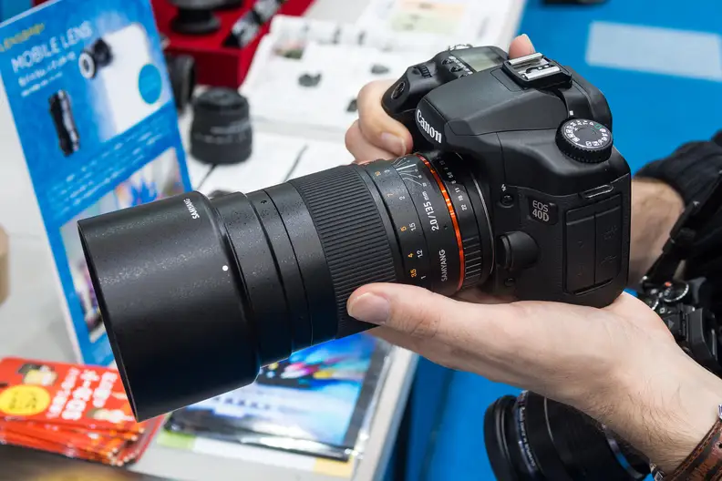 Samyang 135mm f/2 ED UMC – In the Hand