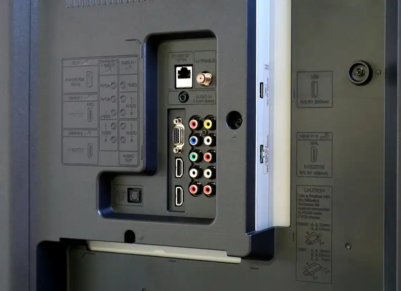 Sharp LC-60LE660U ports