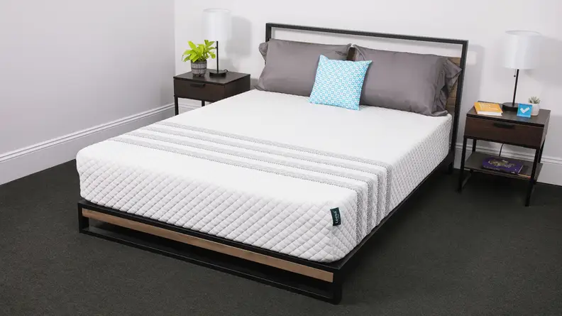 The Leesa Sapira hybrid mattress.