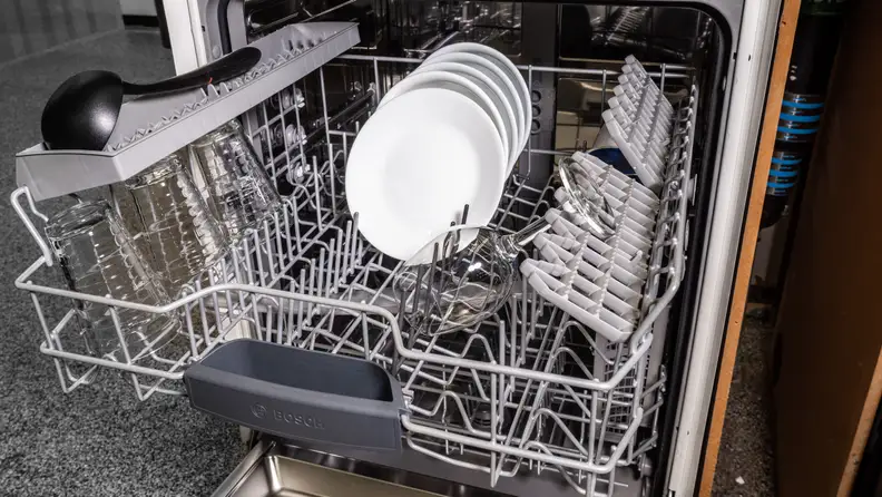 The upper rack is a little cramped, but offers good flexibility.