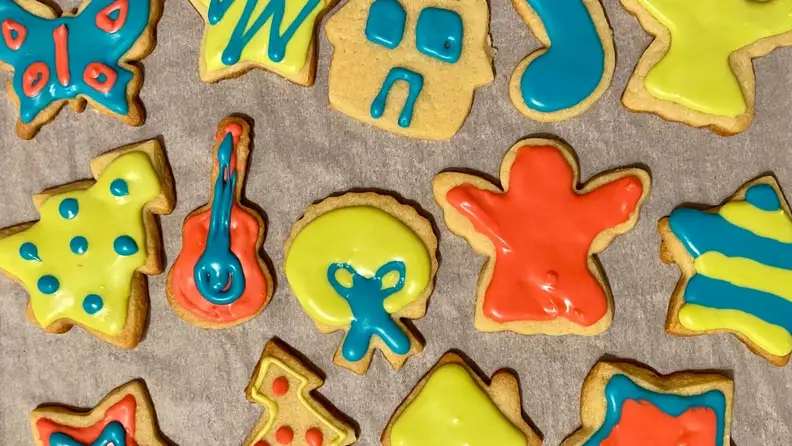 The only thing the Dolly Parton holiday cookie kit is missing is an icing recipe, so I made a basic royal icing.