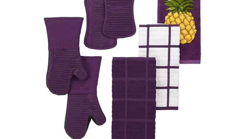 Kitchen textiles in purple