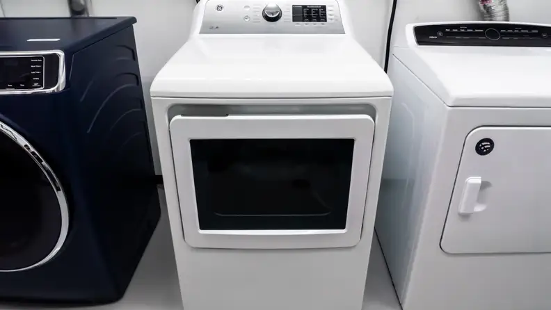 The front of the GE GTD72EBSNWS dryer.