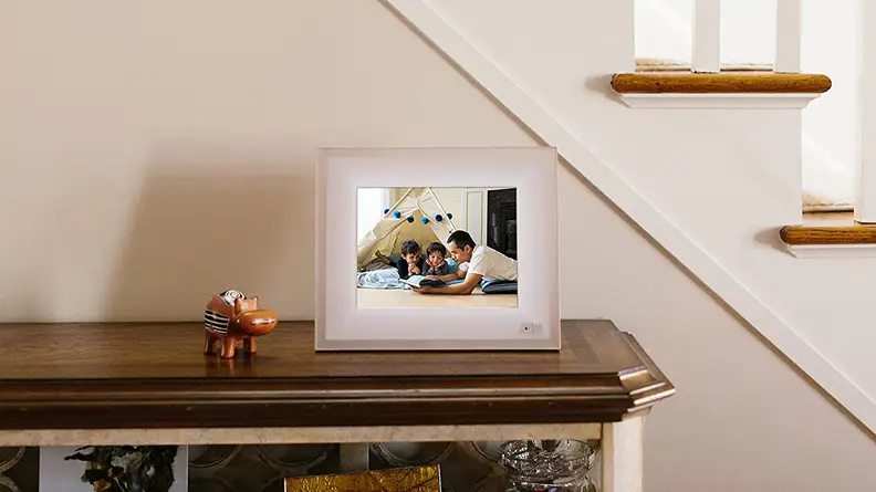 Aura digital frame