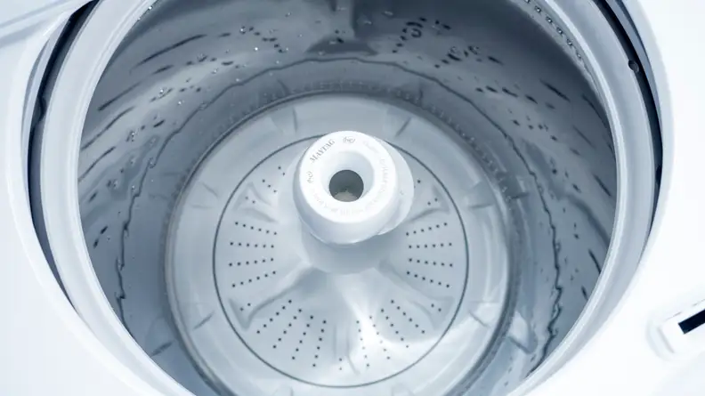 This washing machine has a pole agitator