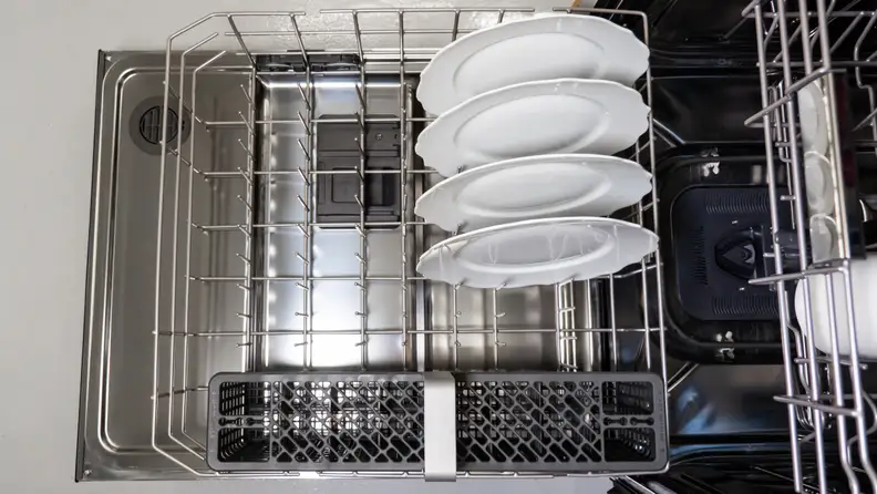 The KDTM404KPS can hold up to 16 place settings.