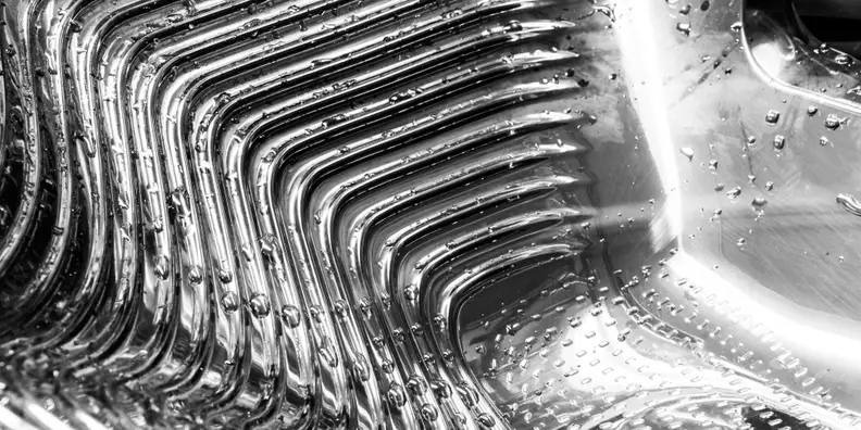 With ridges and a textured bottom, the Activewash helps you get hands on with your laundry.