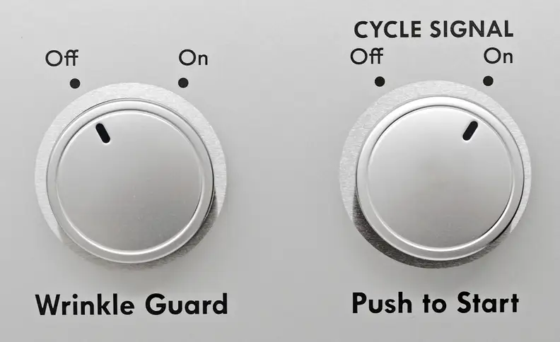On or off, wrinkle guard or not... The Kenmore 65132's minimal features keep controls very basic.