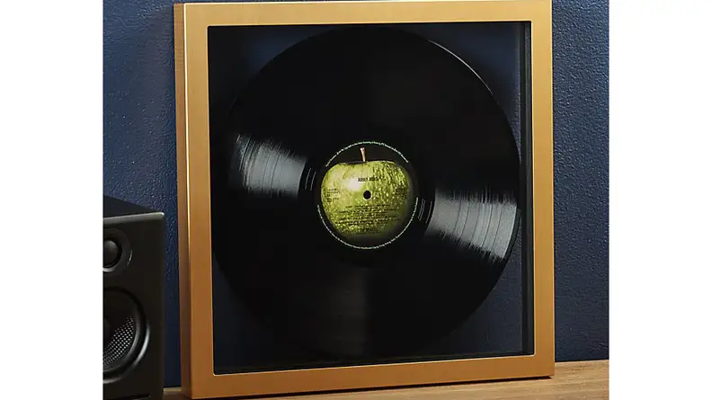 A frame for vinyl record albums