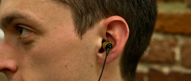 A photo of the MEElectronics MDuo in use.