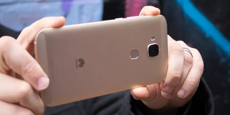 The Huawei GX8's camera in use