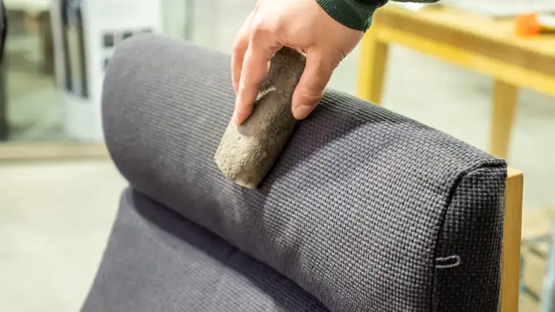 A person cleans a chair with the Fur-Zoff stone
