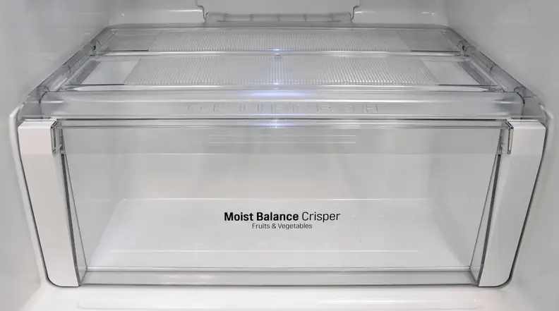 The LG LTNS16121V's lone crisper drawer is quite spacious, but not so great at retaining moisture.
