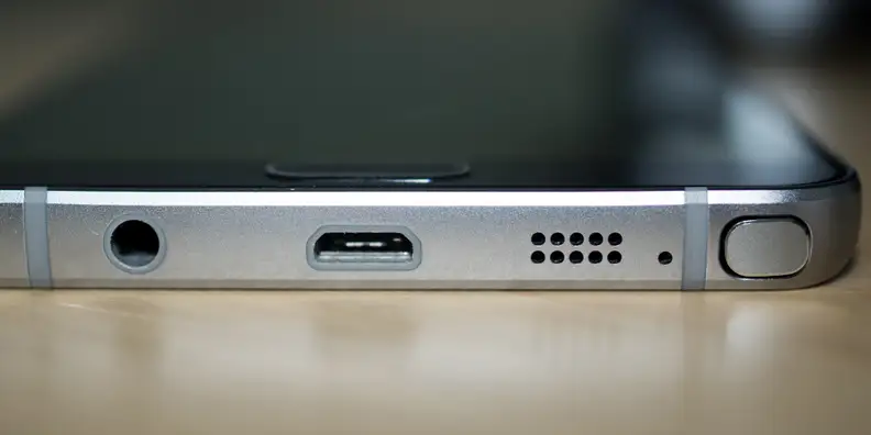 As with previous Note phones, the Note 5 includes a stylus that slides into a dedicated slot on the bottom of the phone.