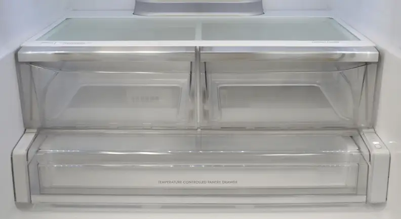 The Kenmore Pro 79993 has two crispers, but only the one on the right is Airtight. The drawer underneath also comes with three distinct temperature settings.