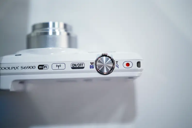 Top controls are kept to a minimum with just power, Wi-Fi, record, shutter release, and zoom toggle.