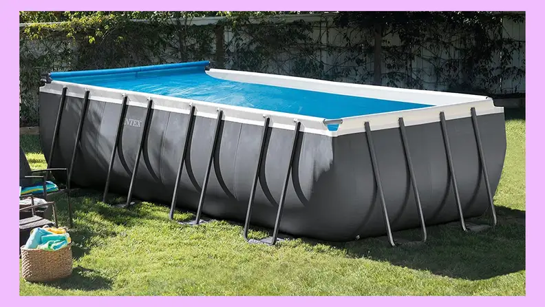 An Intex pool cover sits on an above-ground pool.
