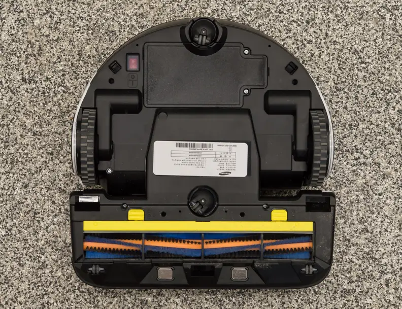The brush head is very similar to those found on Samsung upright vacuums.