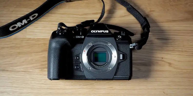 The OM-D E-M1 II is uncommonly compact, with just enough handle to cope with large lenses.
