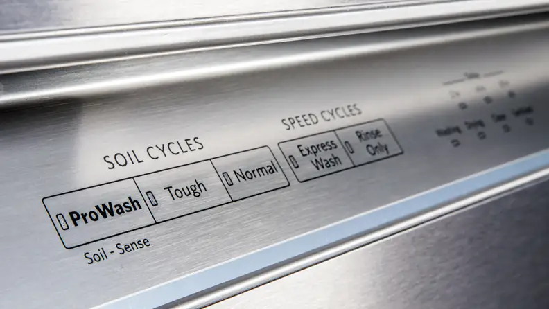The pressure controls are located in the pocket handle