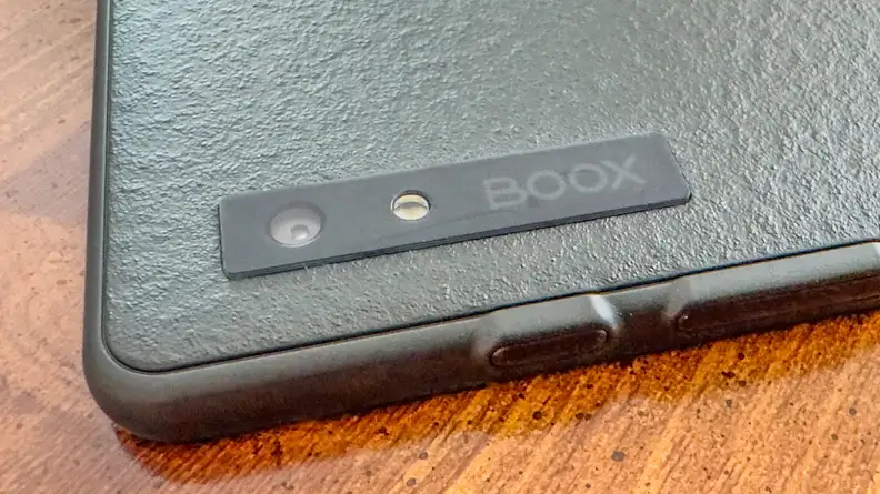 A close up of the Onyx Palma's rear-facing camera