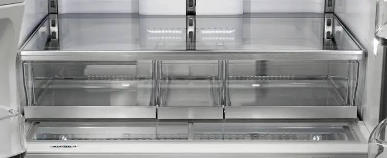 The Maytag MFX2876DRM's crispers don't offer any form of adjustable humidity control, and weren't very good.