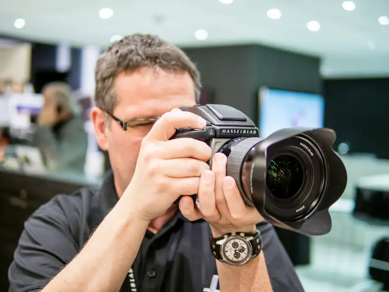 Make sure you eat your Wheaties if you want to wield this monster camera.