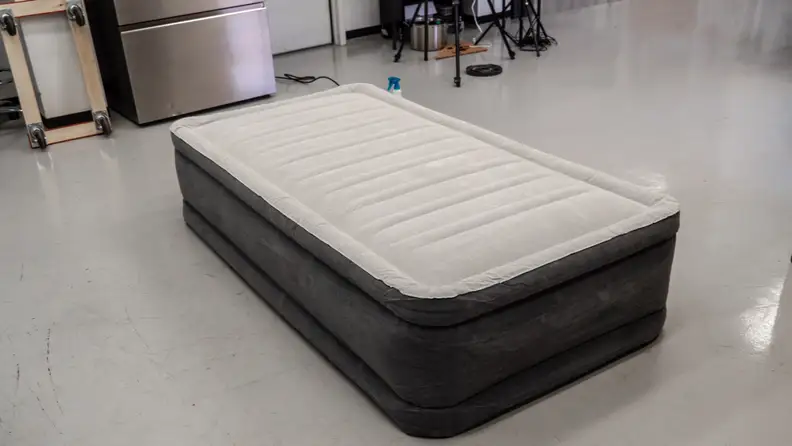 An unblemished, inflated air mattress.