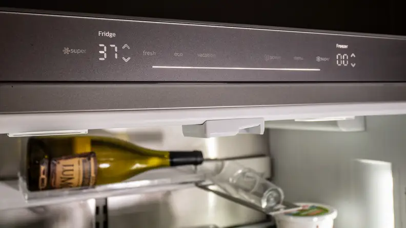 The Bosch B36CL80SNS has sleek controls.