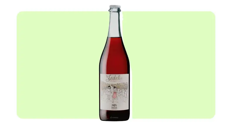 Product shot of wine bottle from Fedelie Rosato.