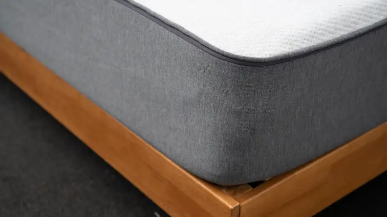 the corner of the casper select mattress
