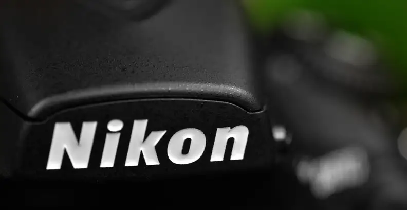 The Nikon D810 sticks with the classic Nikon styling, with very few notable differences.