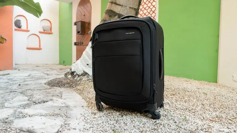 A photo of the Samsonite Flexis 21" Spinner.