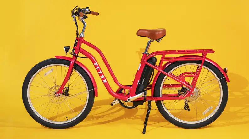 Side view of the Radio Flyer Cruiser Step-Thru showing the frame shape and pedal clearance, which allow easy pedaling.