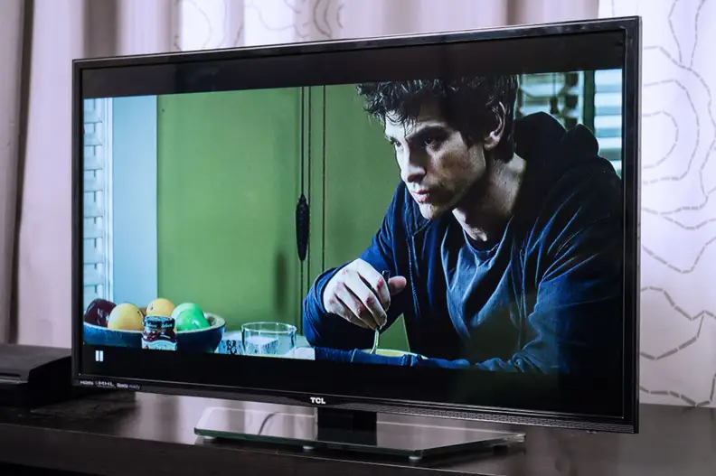Example of the TCL 32S3600's color production