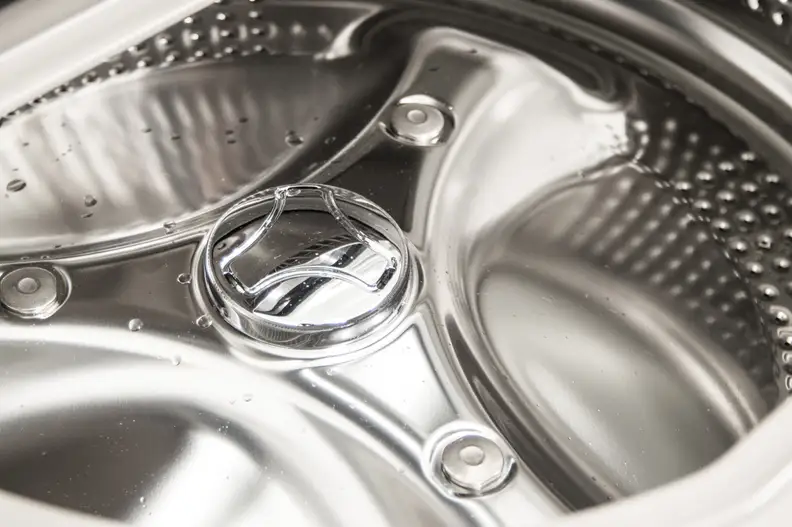 The cleaning comes from textured inside of the drum.