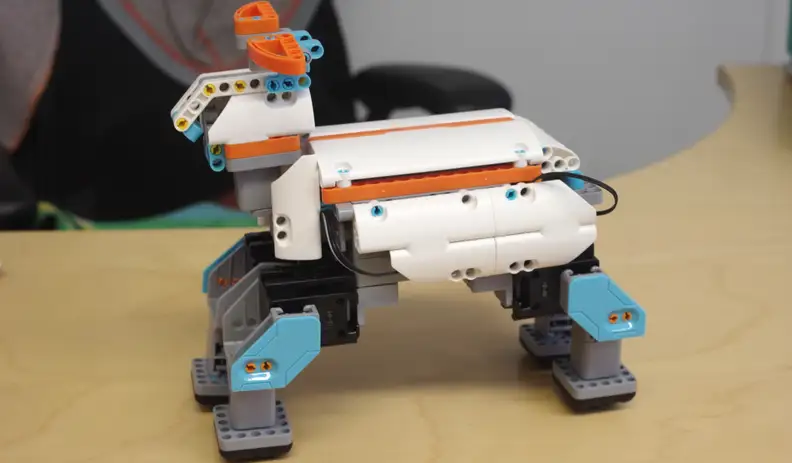 The assembled Muttbot robot from JIMU